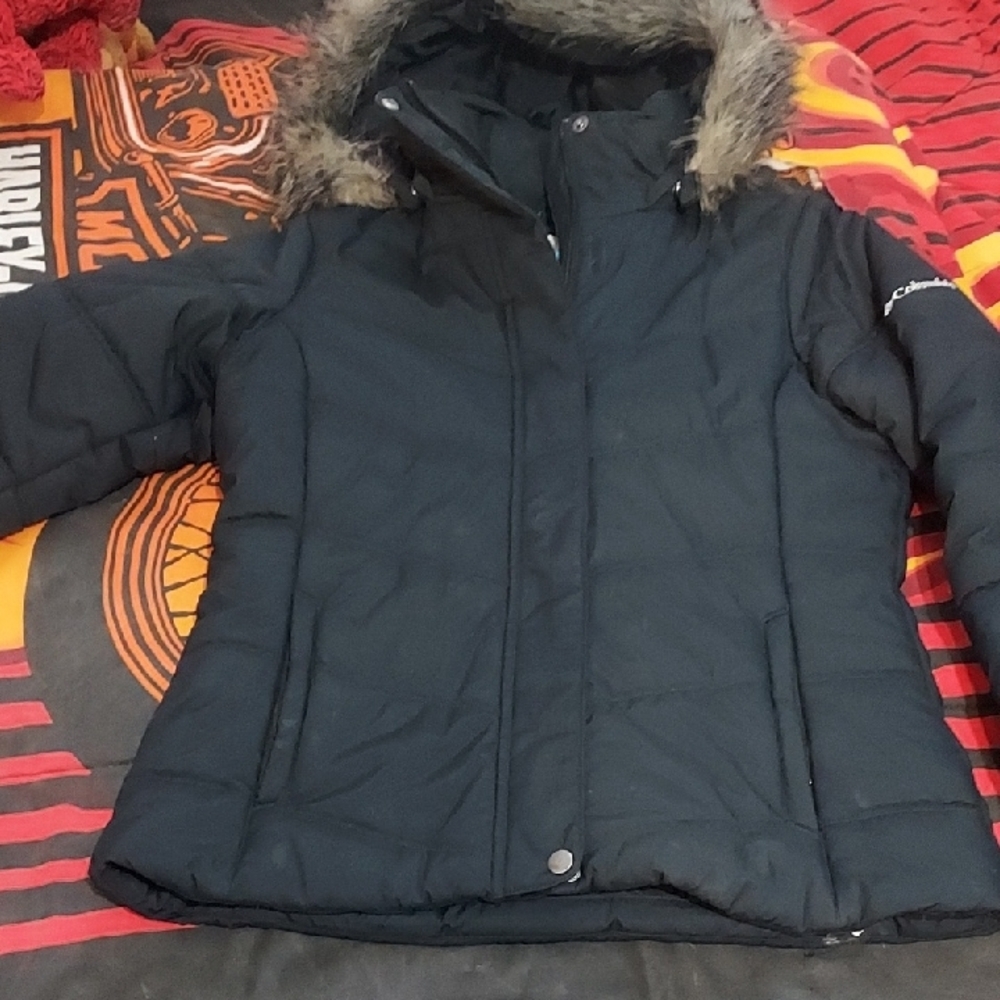 Columbia Black Puffer Jacket with Hood and Quilted Design